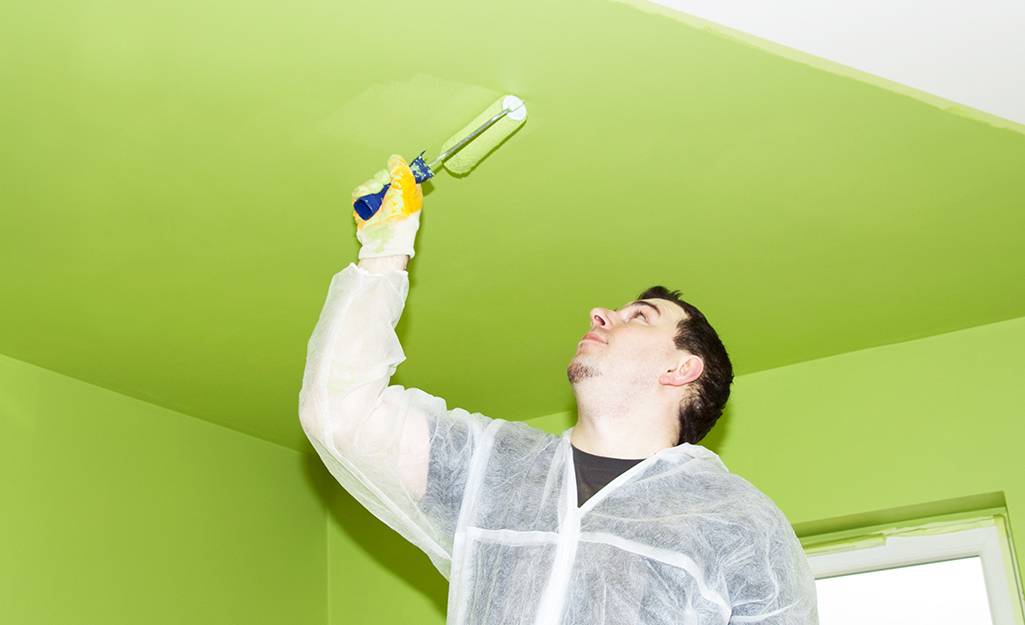 Какая краска лучше подойдет для потолка в квартире?