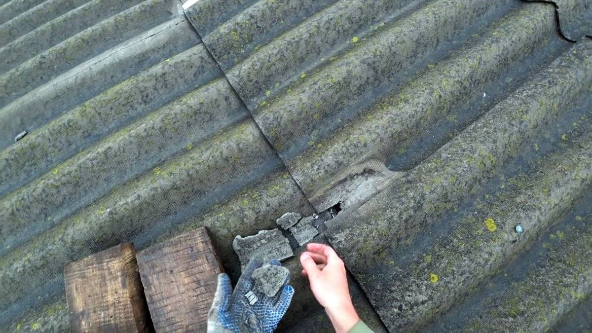 Ремонт шифера: чем заделать трещину на крыше, заклеить дыры, мастика и клей для дырок, как отремонтировать