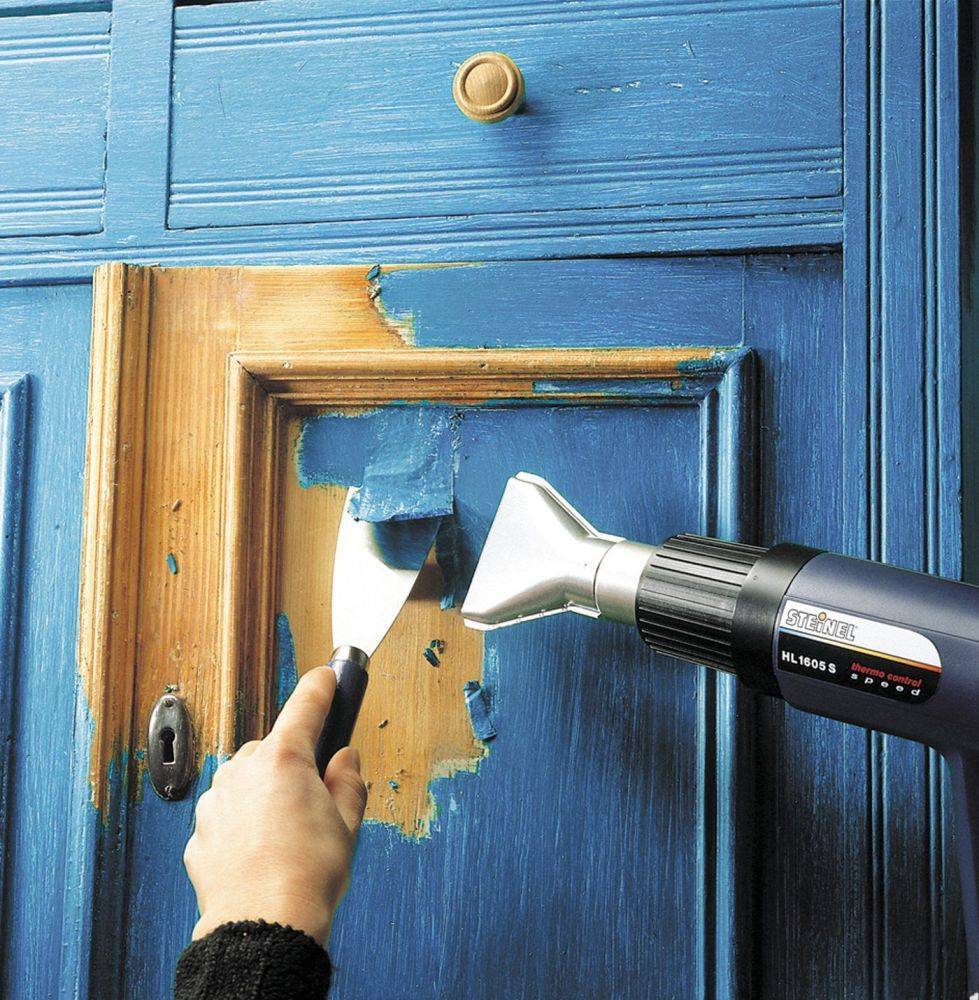 Как покрасить уличную металлическую дверь - подготовка, выбор краски, технология проведения работ