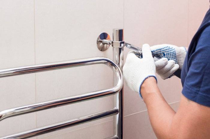 Как заменить полотенцесушитель в ванной своими руками