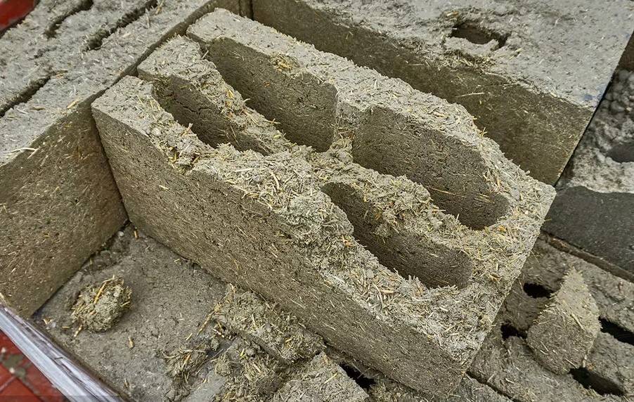 Блоки из глины и опилок. изготовление опилкобетона — состав и пропорции для блоков и монолита, отзывы строителей