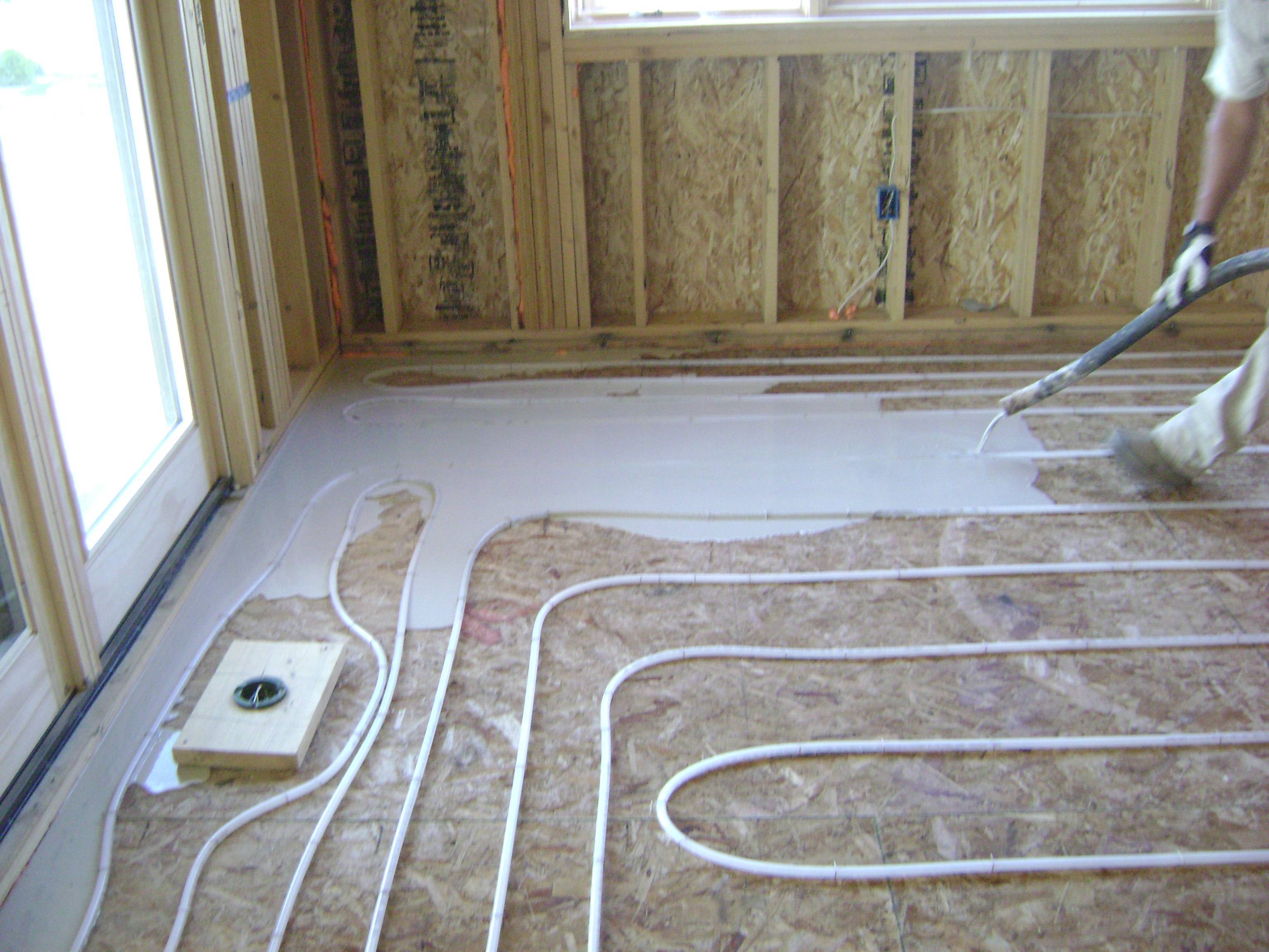 Как сделать электрический теплый пол в деревянном доме – предостережения и рекомендации