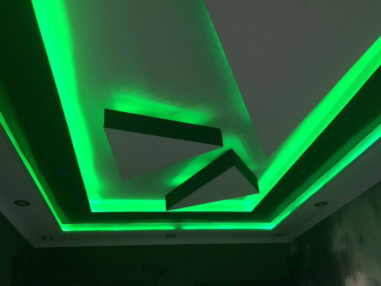 Как сделать двухуровневый потолок из гипсокартона с подсветкой: фото, видео