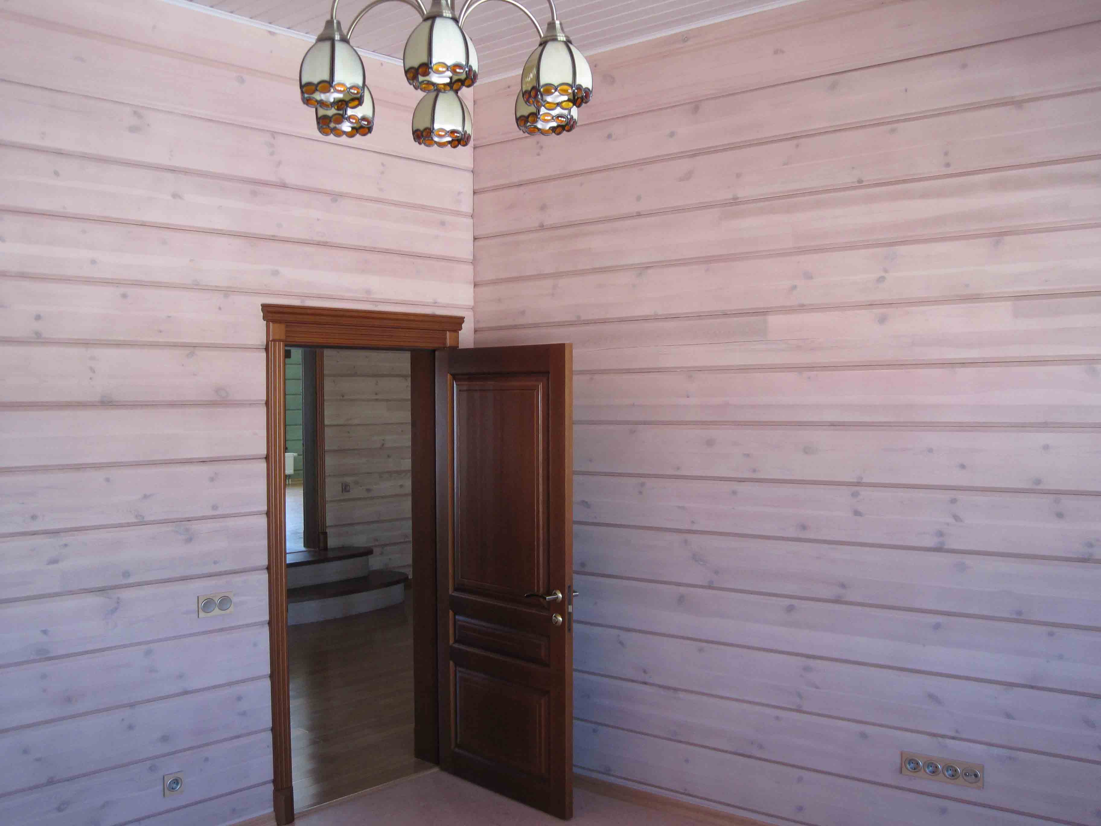 Покраска деревянного дома внутри - как выполнить самостоятельно