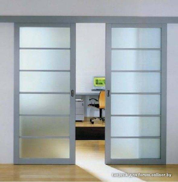 Межкомнатные двери со стеклом: стильное и практичное решение