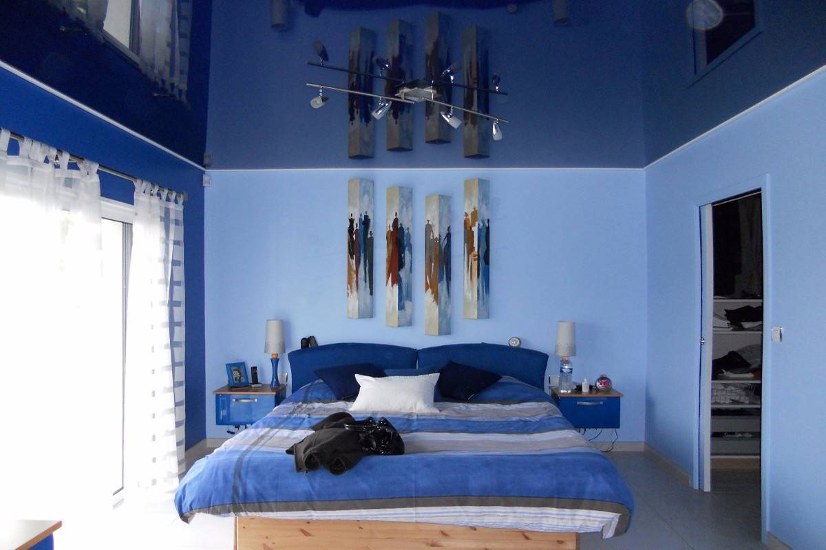 Синяя спальня в интерьере - 35 фото