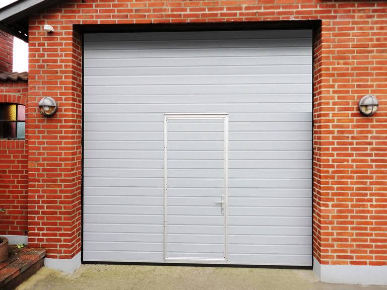 Секционные ворота alutech для гаража - достоинства и виды | ворота, шлагбаумы, системы контроля доступа