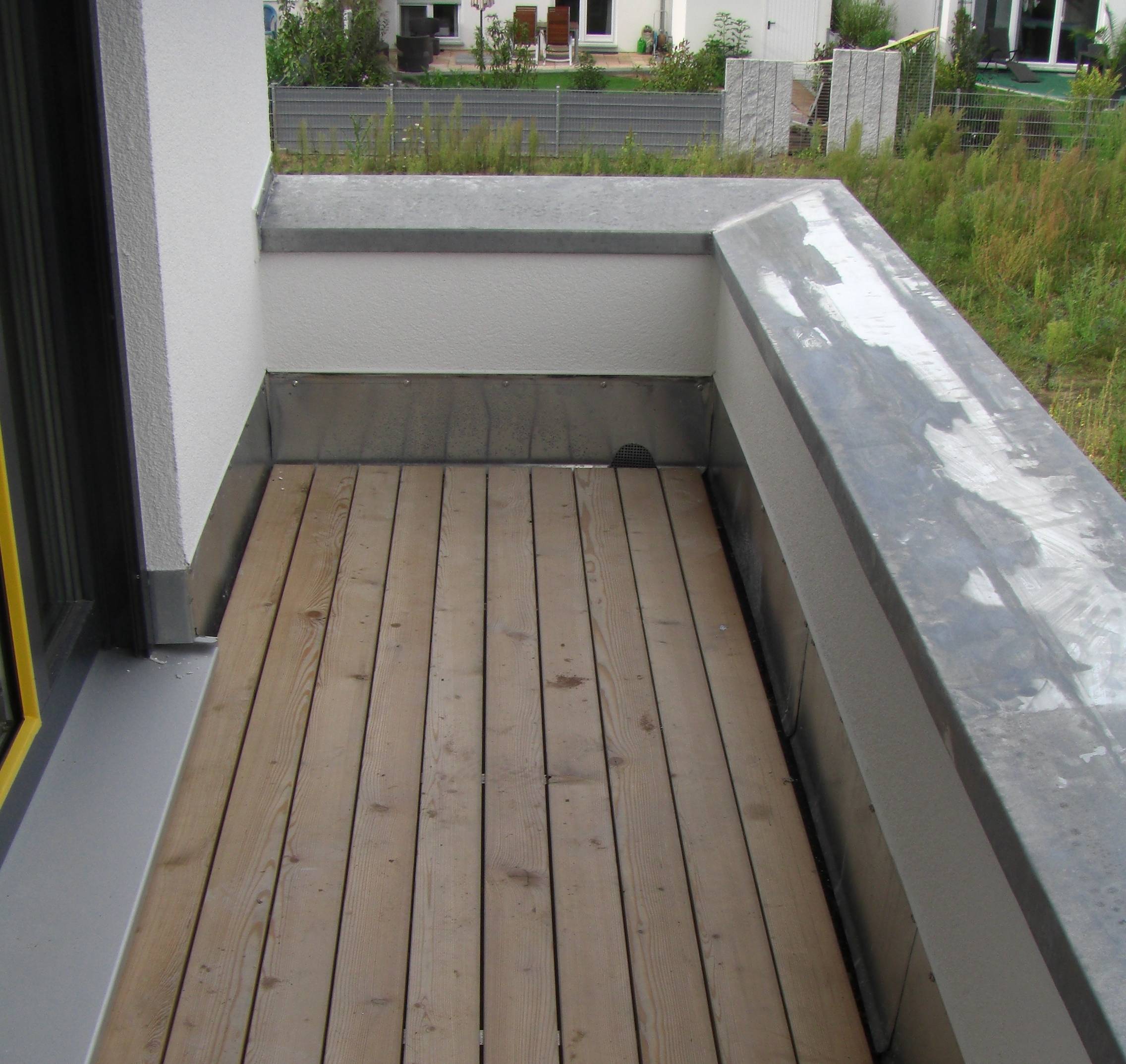 Чем покрыть пол на балконе или в лоджии: выбор покрытия и укладка