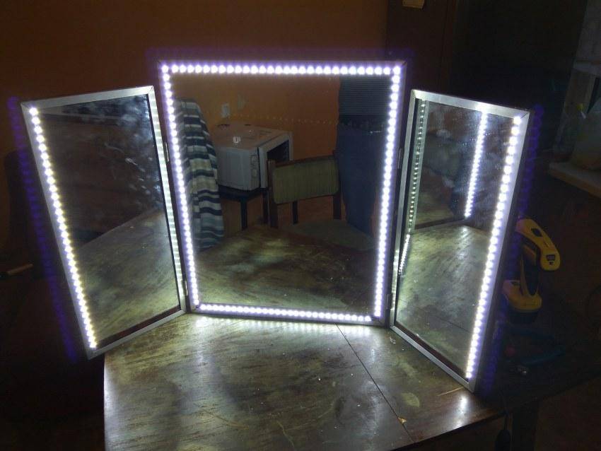 Зеркало в ванную с подсветкой (100 фото): виды и новинки 2022 года