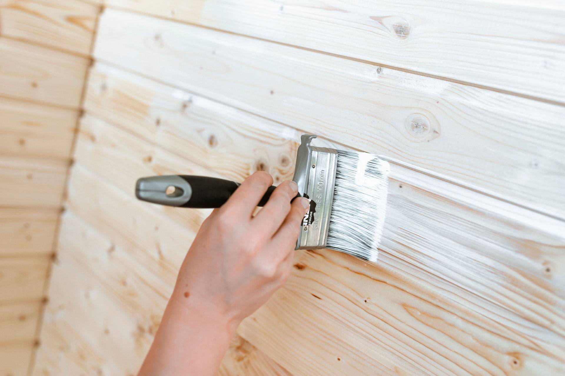 Технология покраски деревянного дома