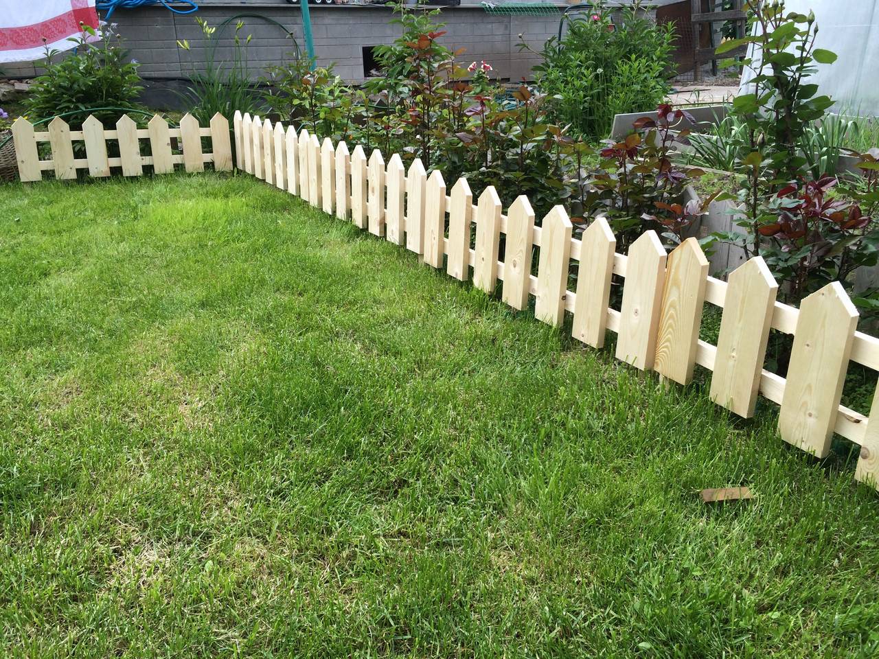 Как сделать декоративный заборчик для сада своими руками: фото и видео