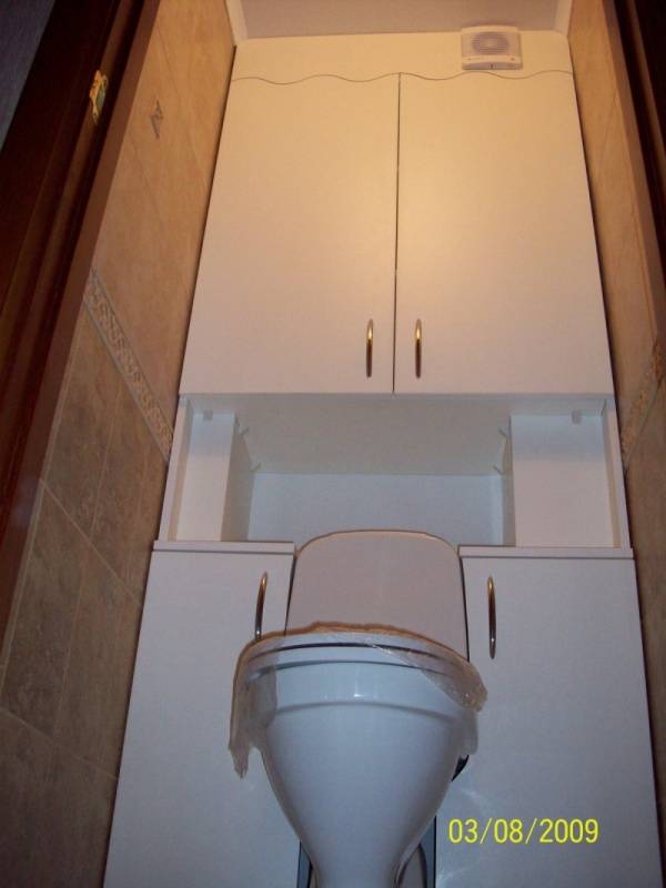 Шкафчик в туалет за или над унитазом: навесной, встроенный, своими руками