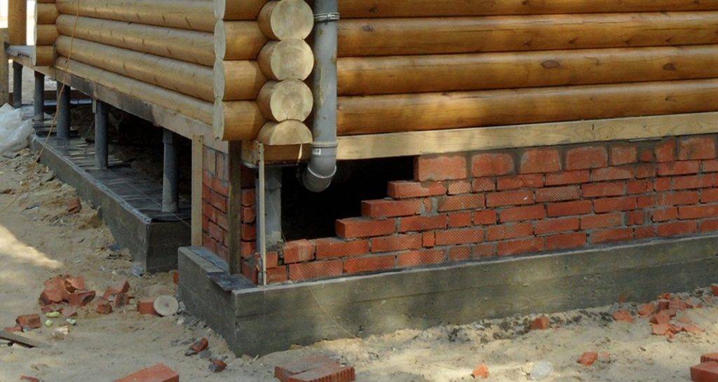 Утепление свайного фундамента деревянного дома: технология, выбор материала