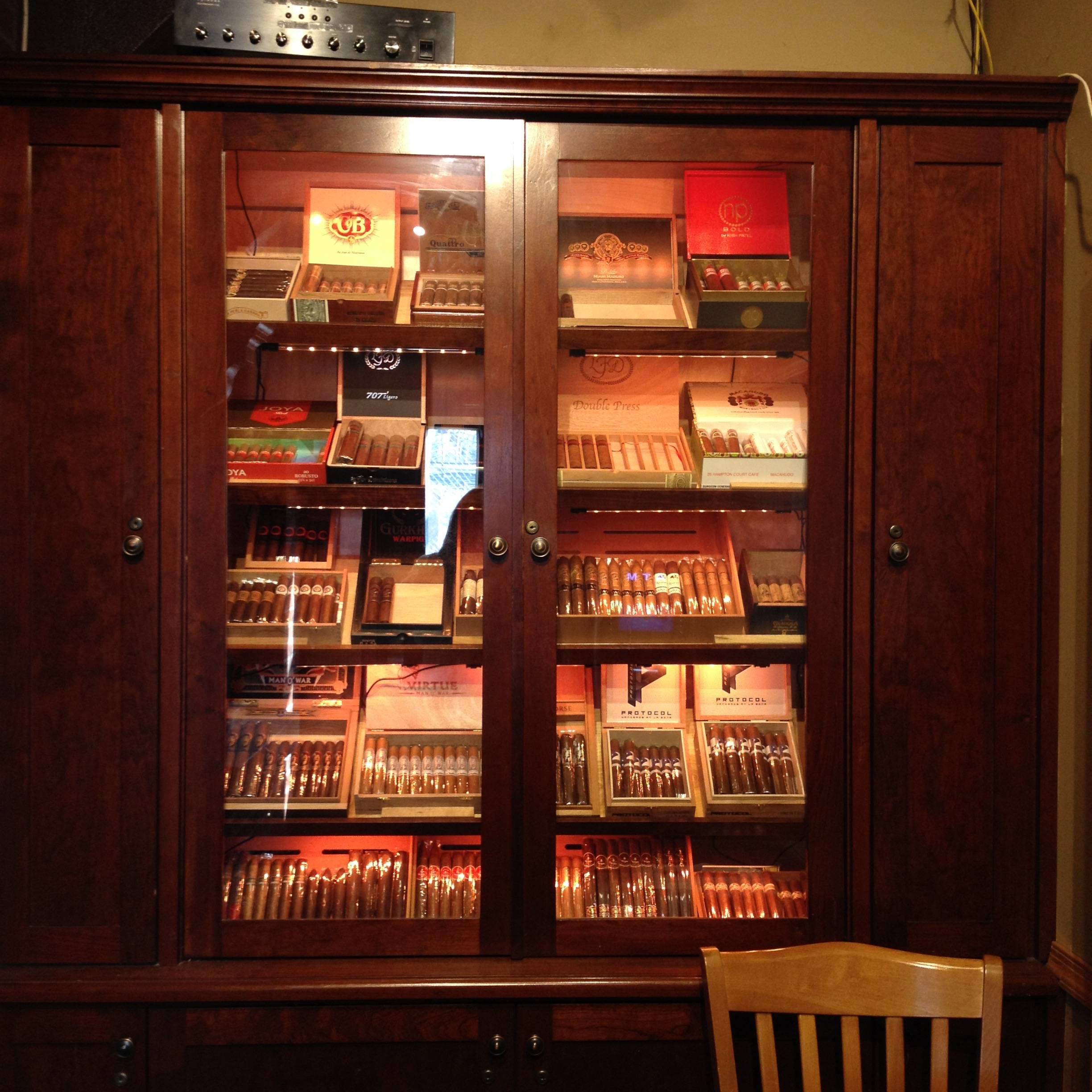 Шкафы для сигарет: табачный шкаф для хранения сигар, сигарный шкаф, хьюмидорные изделия со шторкой, хьюмидор
