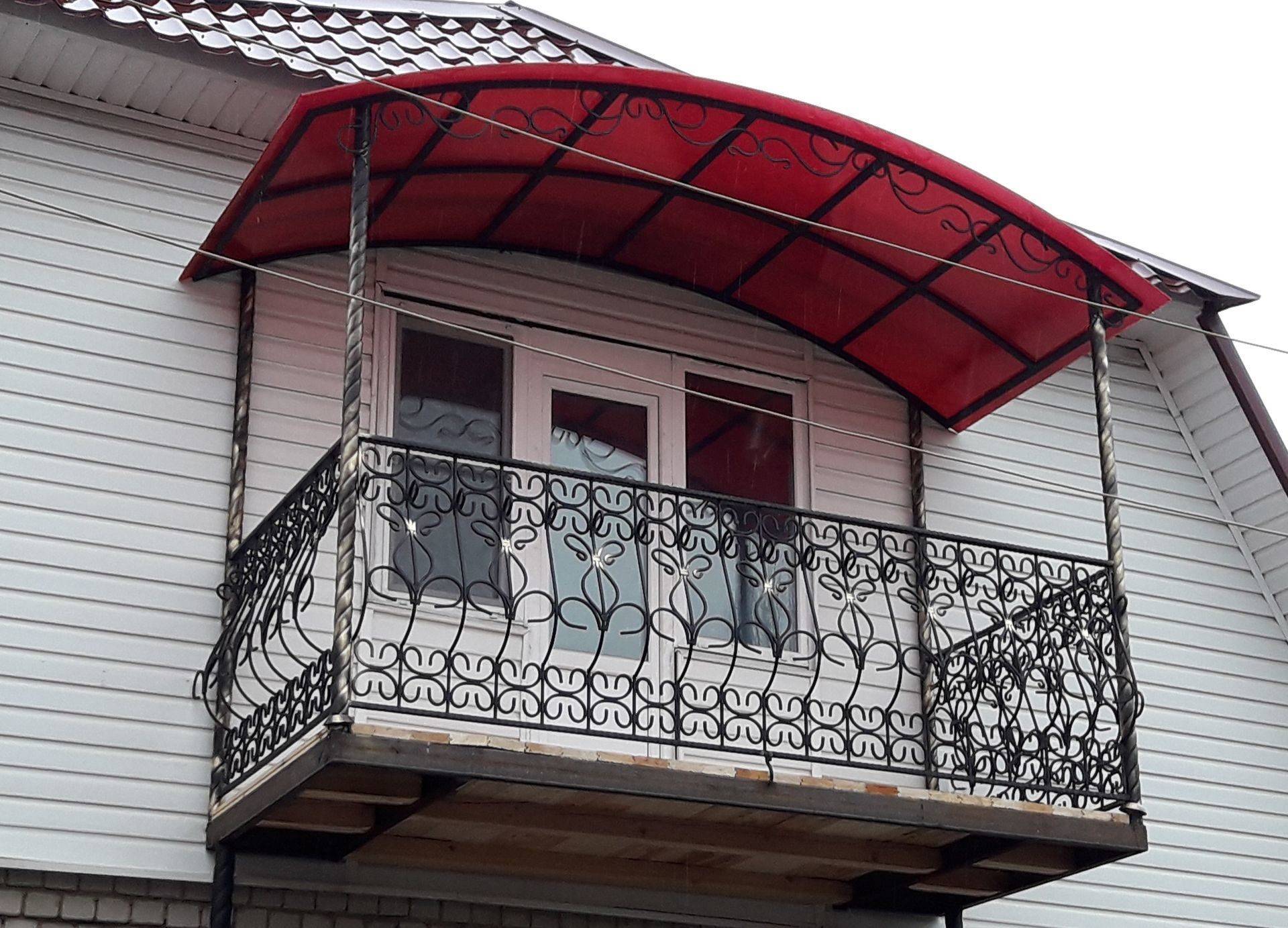 Балкон в частном доме (49 фото): красивые пристройки снаружи под крышей, закрытый наружный вид