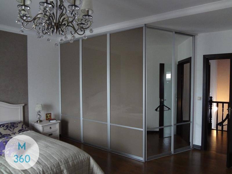 Шкафы с зеркалом (35 фото): черный зеркальный вариант в спальню, модели для одежды с зеркальными дверями