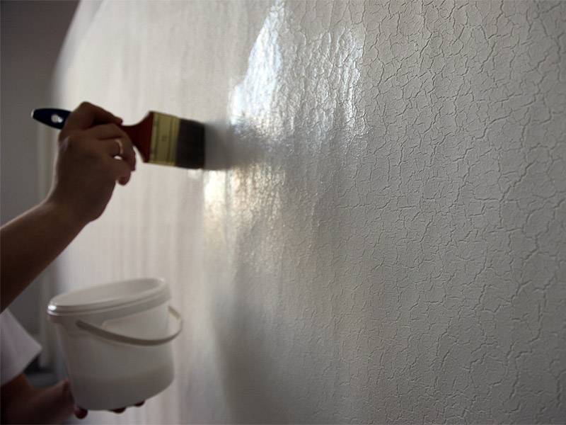 Можно ли клеить обои на водоэмульсионную краску? 44 фото как приклеить на стены крашеные масляной и вододисперсионной водостойкой краской
