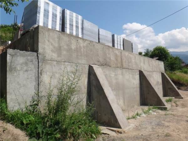 Бетонные блоки для подпорных стен