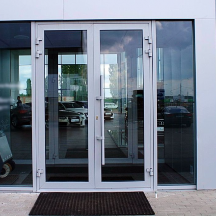 Алюминиевые входные двери: двух и одностворчатые, для частного дома и квартиры