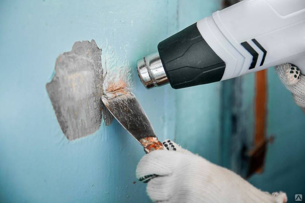 Как быстро удалить старую краску со стен?