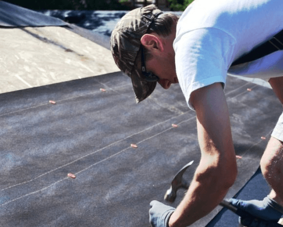 Рубероид на деревянную крышу — крепим правильно