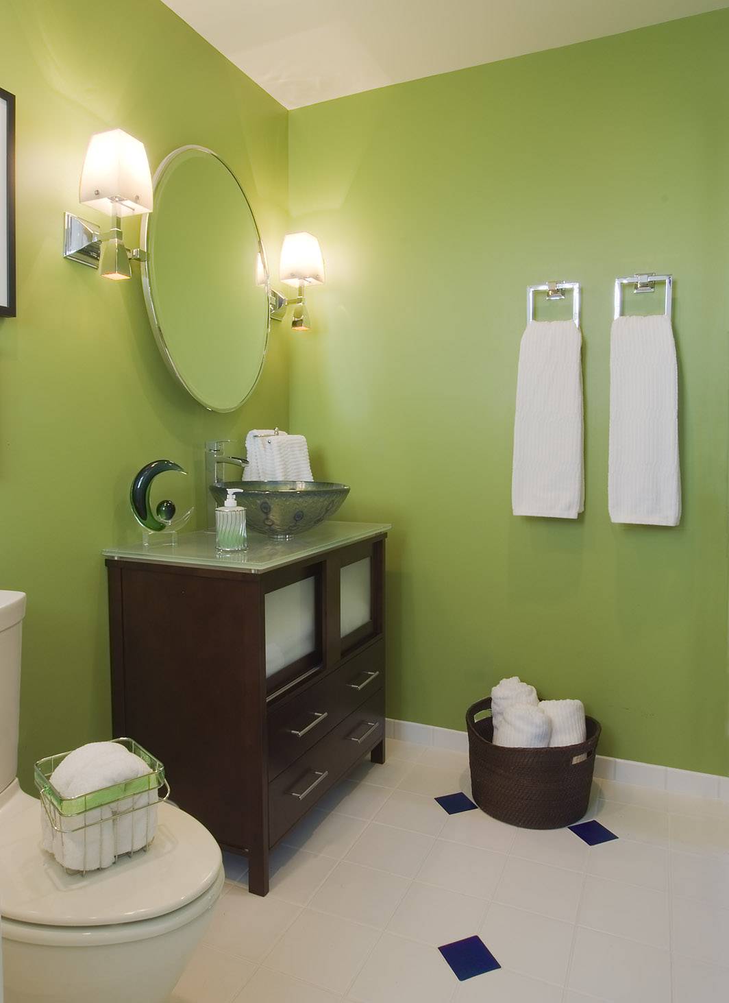 Чем покрасить потолок в ванной комнате – выбор лучшей краски