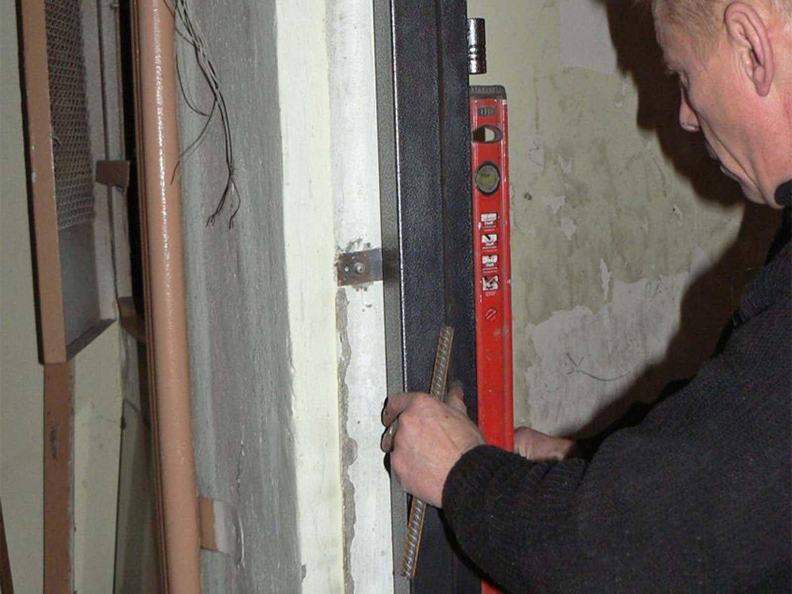 Как поставить железную дверь: инструкция по установке - vodatyt.ru