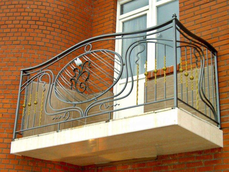 Кованые балконы, фото: на частных домах, французские и балкончики для цветов, красивые картинки, эксклюзивные, оригинальные работы холодной и горячей ковки