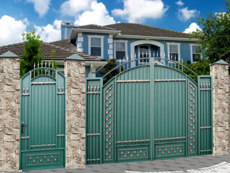 Въездные ворота для частного дома: три вида конструкций, дизайн с обзором материалов с фото