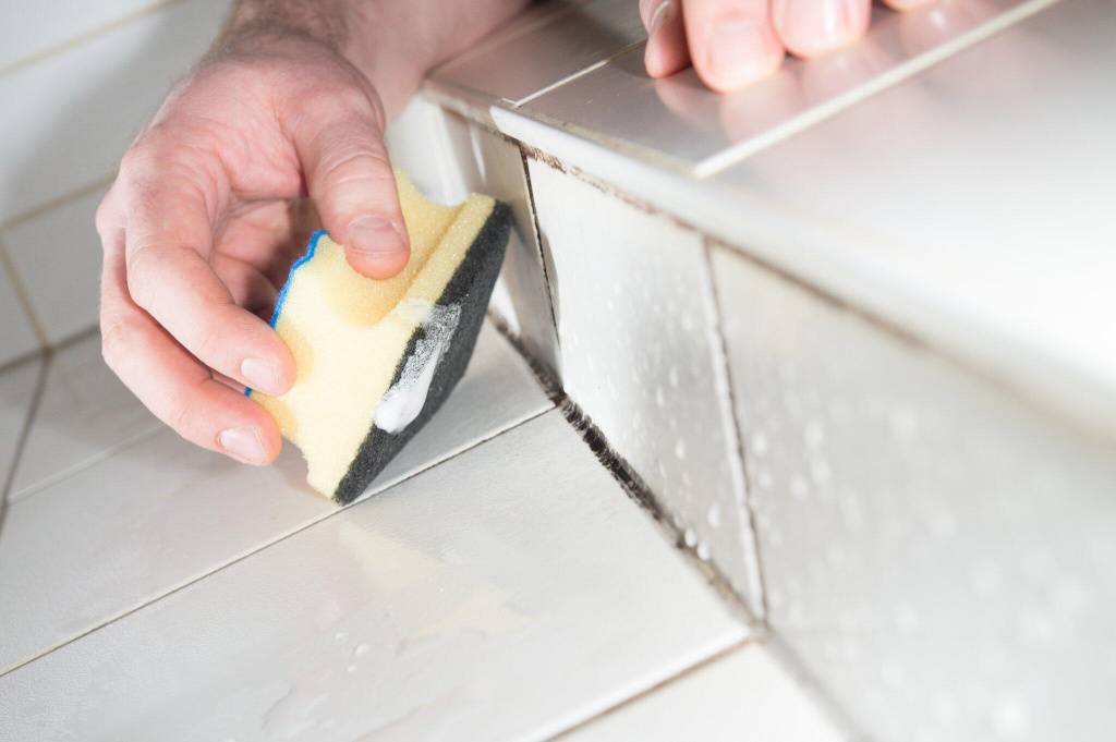 Чем отмыть плитку и кафель, средство для мытья, чем отмыть въевшуюся грязь с керамогранита после ремонта