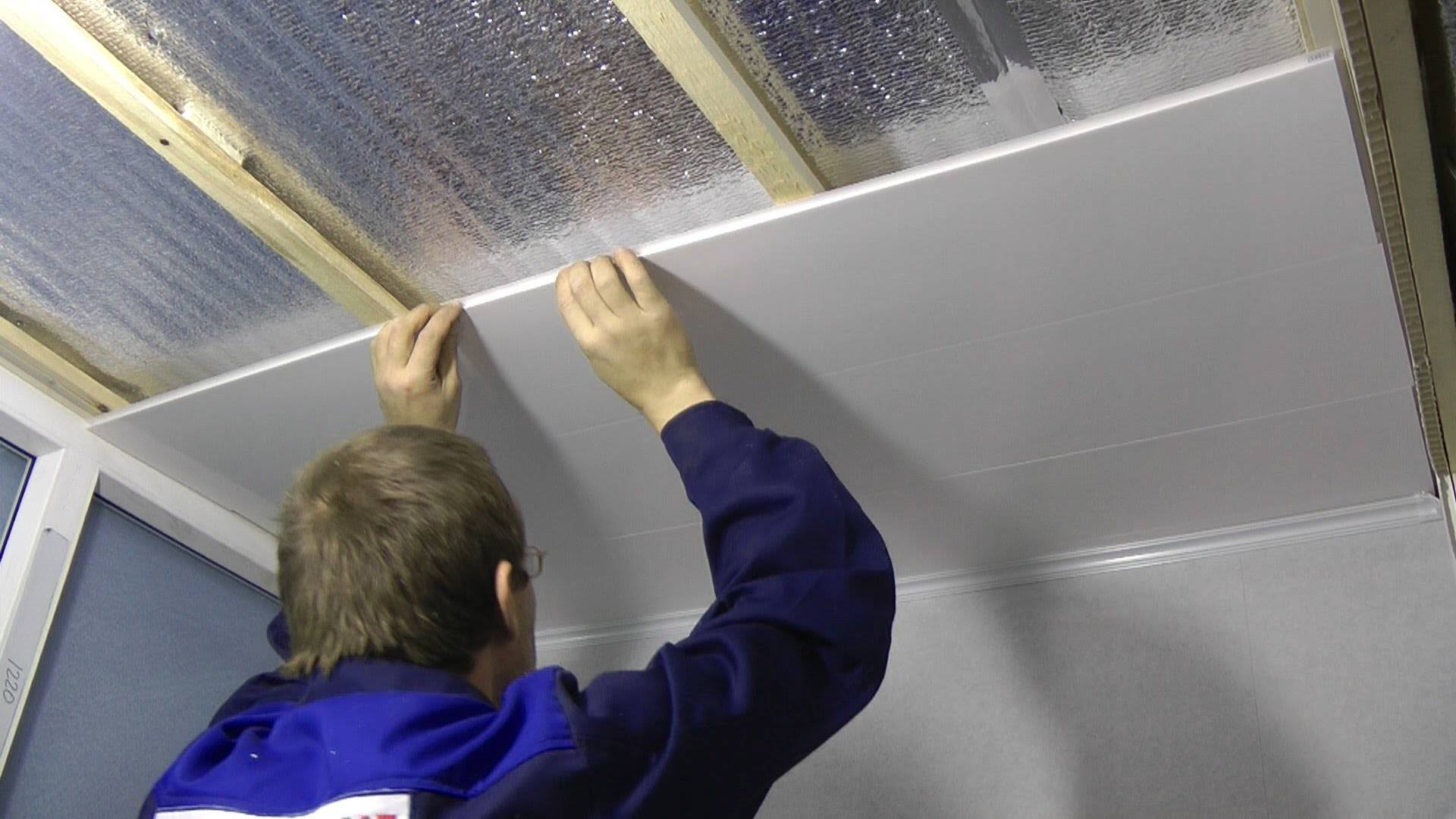 Как сделать потолок из пластиковых панелей своими руками + видео, монтаж - инструкция