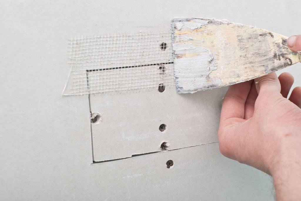 Трещины на потолке из гипсокартона — как заделать своими руками