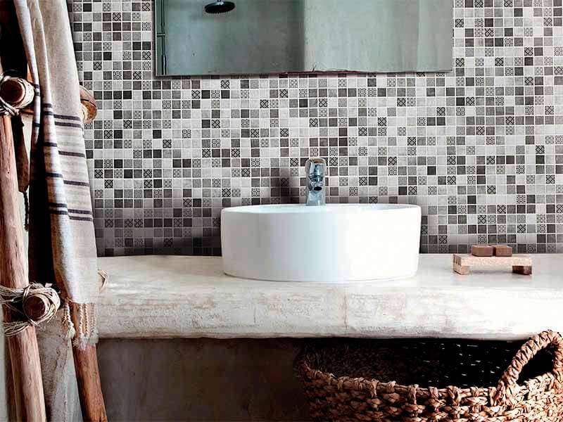 Мозаика и плитка в ванной комнате: дизайн, 26 фото