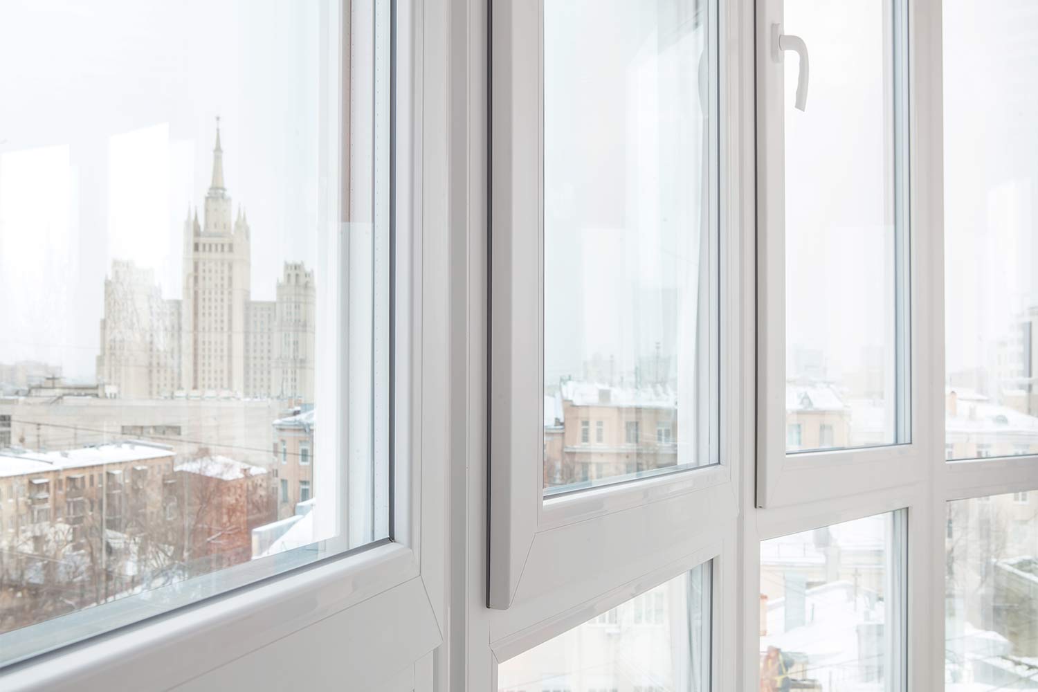 Сетка антикошка на алюминиевый балкон. Холодное остекление зимой. Холодное алюминиевое остекление. Зимний балкон. Холодное остекление зимой.