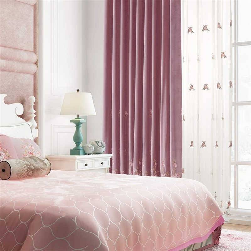 Розовый диван: правила сочетания в интерьере и особенности цвета