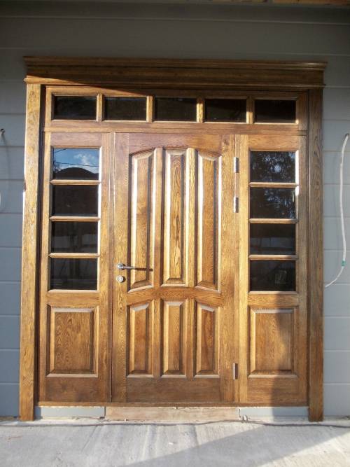 Входные деревянные двери (58 фото): уличные наружные модели из массива дерева в квартиру или дом, двухстворчатые изделия с шумоизоляцией