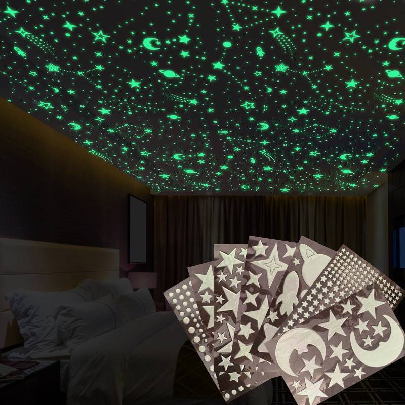 Как установить правильно наклейки на потолок звездное небо, фосфорные своими руками: фото и видео- инструкция