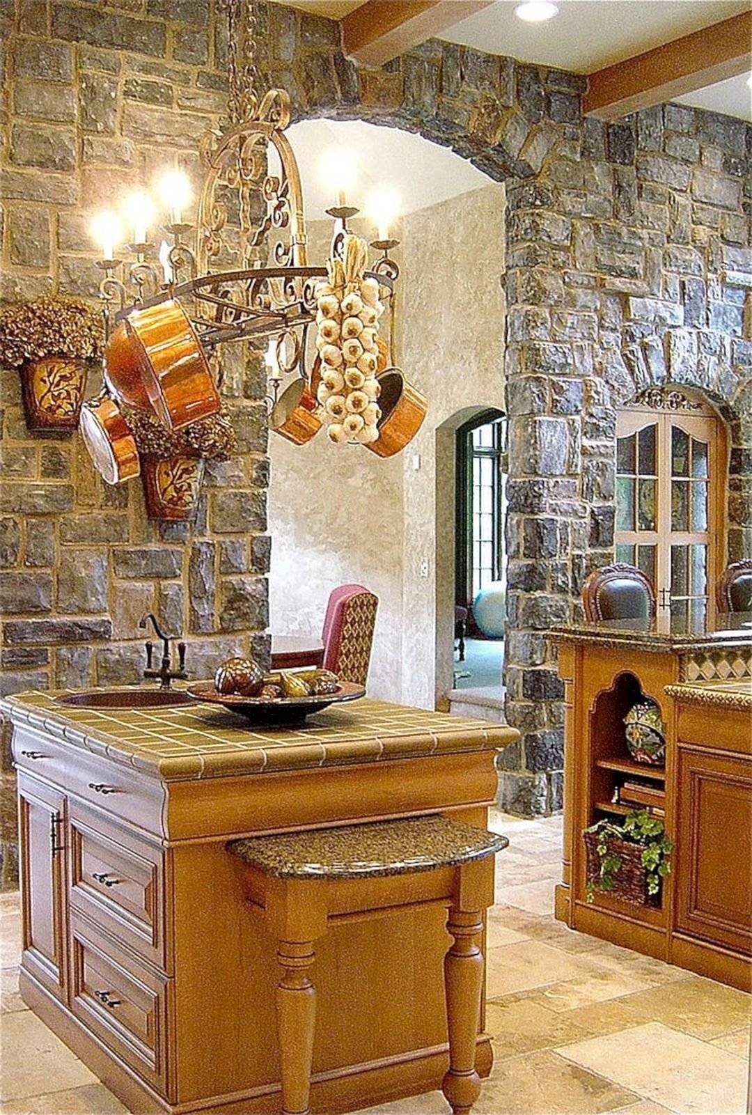 Декоративный камень на стену кухни: выбор, дизайн, укладка