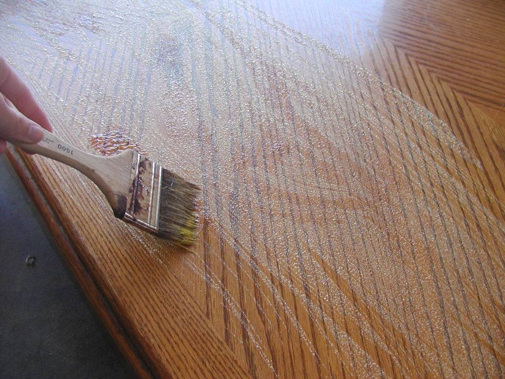 Краска для мебели из дерева: как выбрать, характеристика, без запаха или акриловая