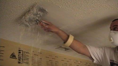 Как убрать старую побелку с потолка: несколько эффективных способов
