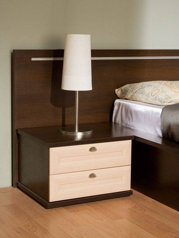 Кровати с тумбочками: спальные места с прикроватными тумбами сбоку, цельная мебель, совмещенные варианты, изделия на ламелях