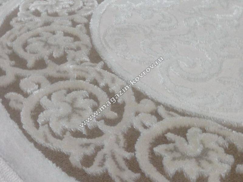 Турецкие ковры (29 фото): рельефные овальные акриловые модели из турции кремового цвета с золотым рисунком