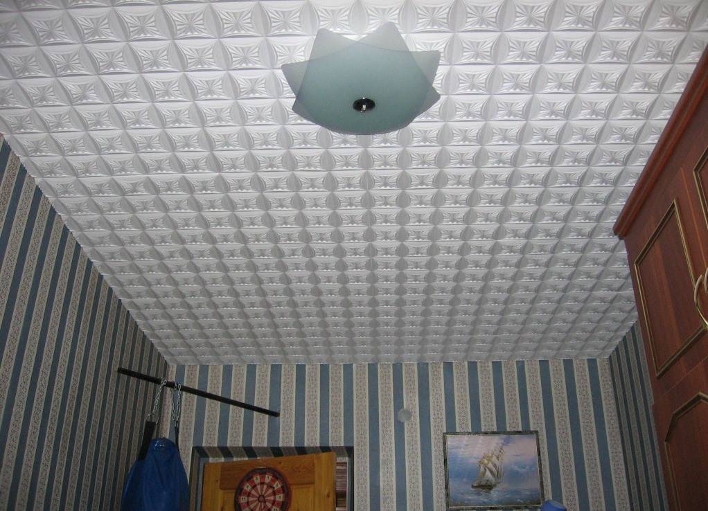Бесшовная плитка на потолок