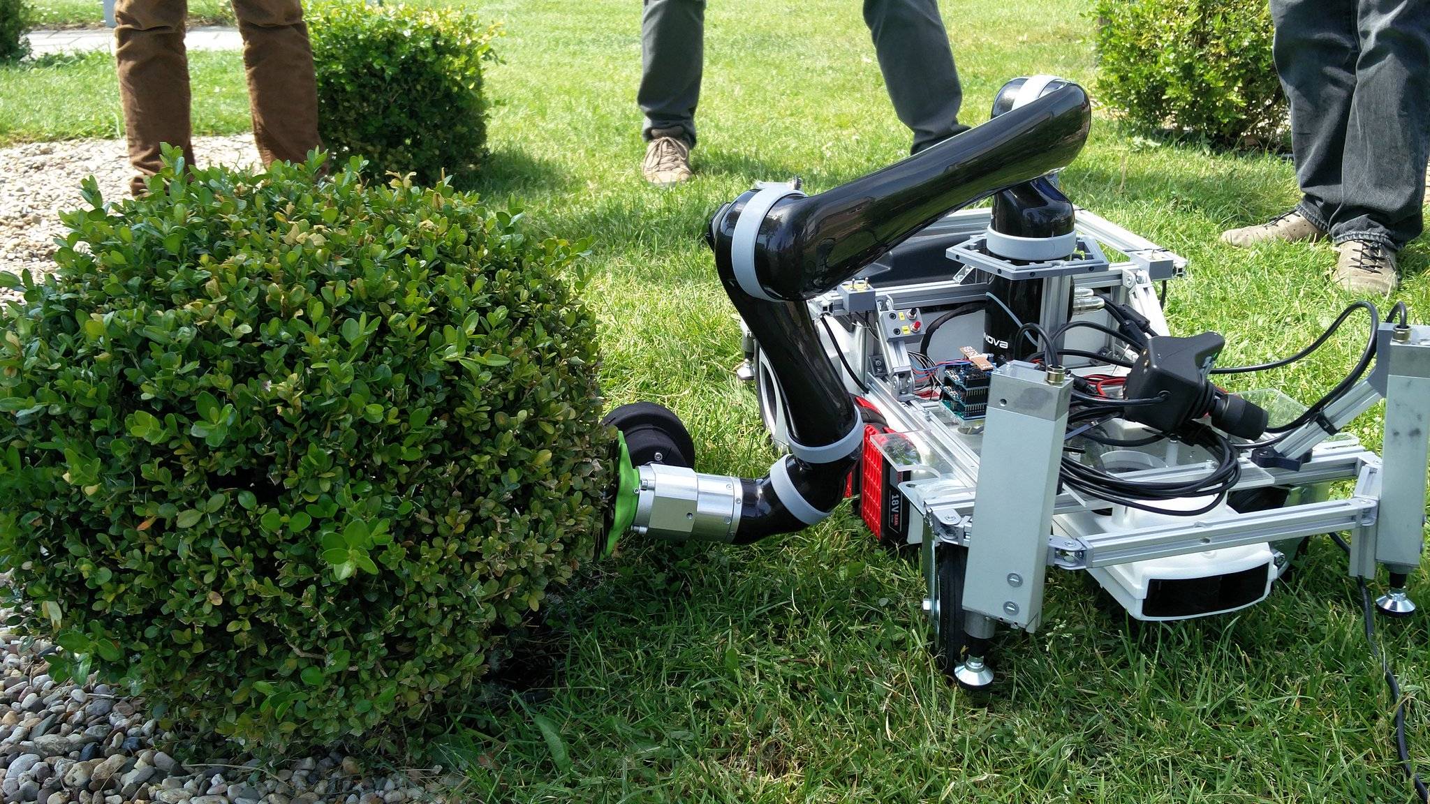 Лучшие роботы-газонокосилки на 2022 год