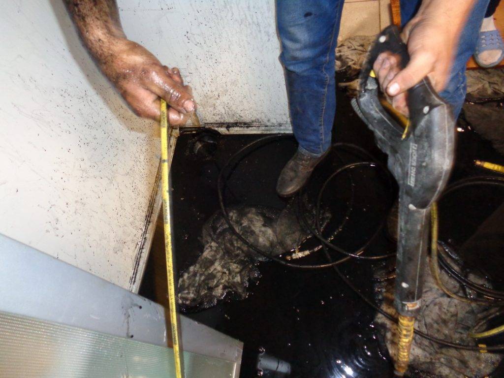 Засорилась канализация что делать, чем прочистить и какие средства для чистки канализационных труб подходят в домашних условиях