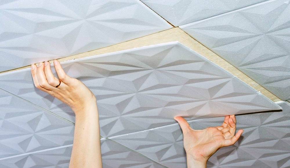 8 советов, как выбрать и наклеить потолочную плитку из пенополистирола