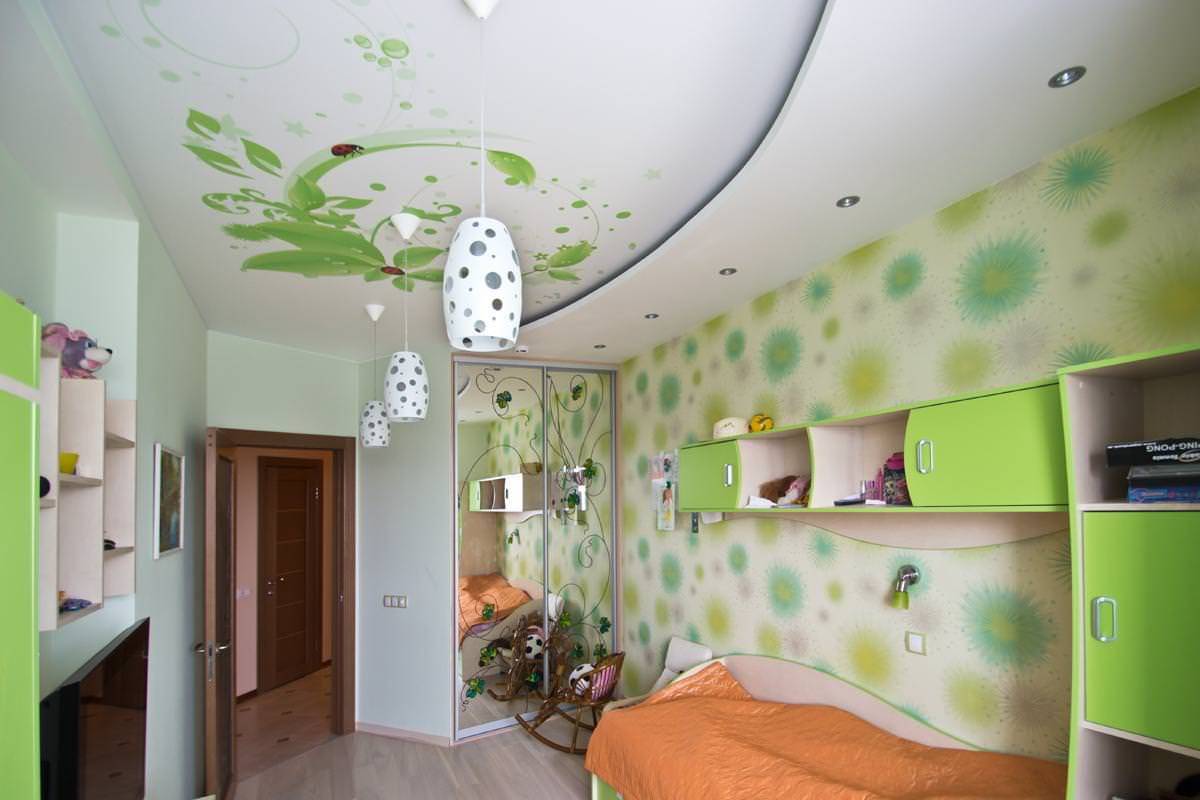 Натяжной потолок в детской комнате - фото и гид по выбору