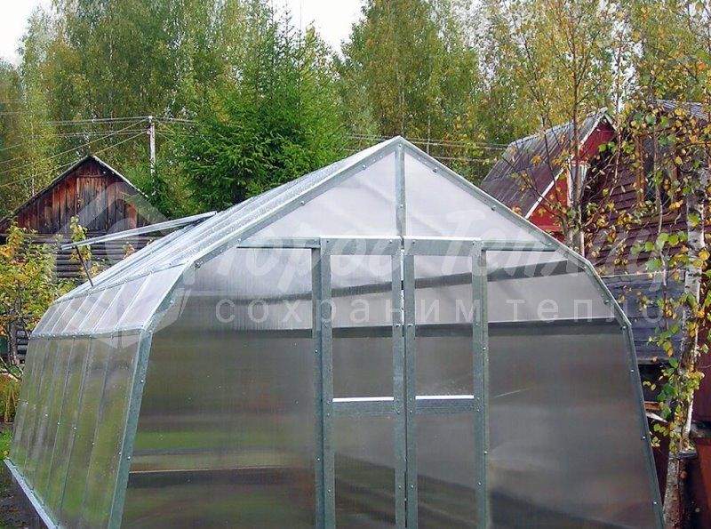 Красивые и надежные теплицы glass house