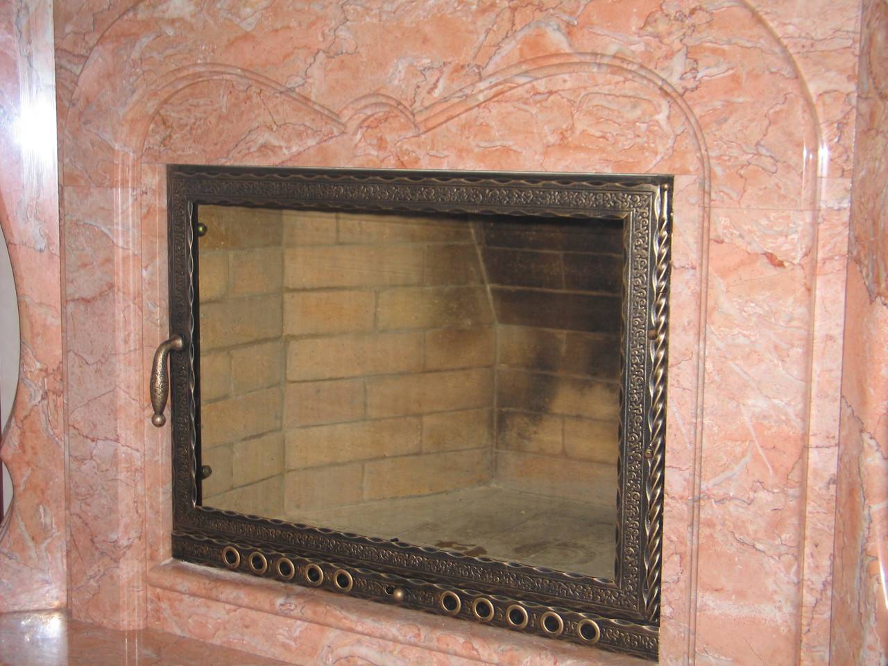 Стеклянная дверь для камина – отличительные конструктивные особенности, выбор материалов и инструкция по изготовлению своими руками