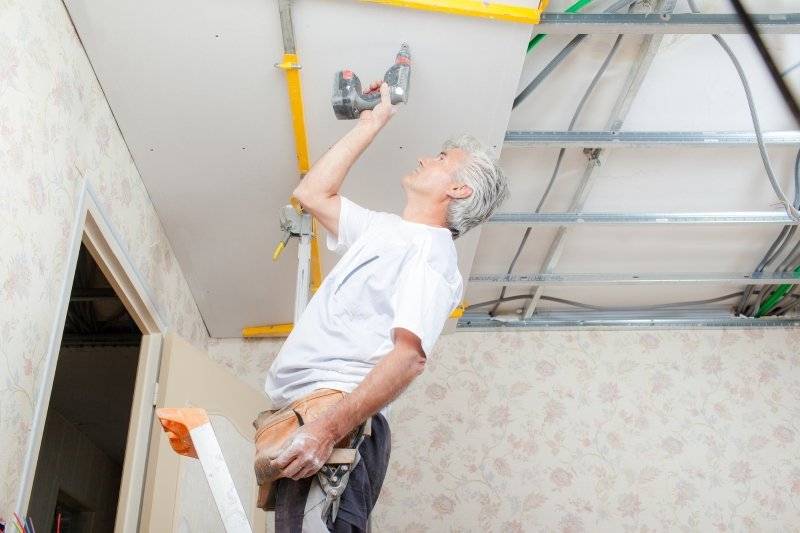 Как сделать ремонт потолка своими руками – варианты и последовательность отделки